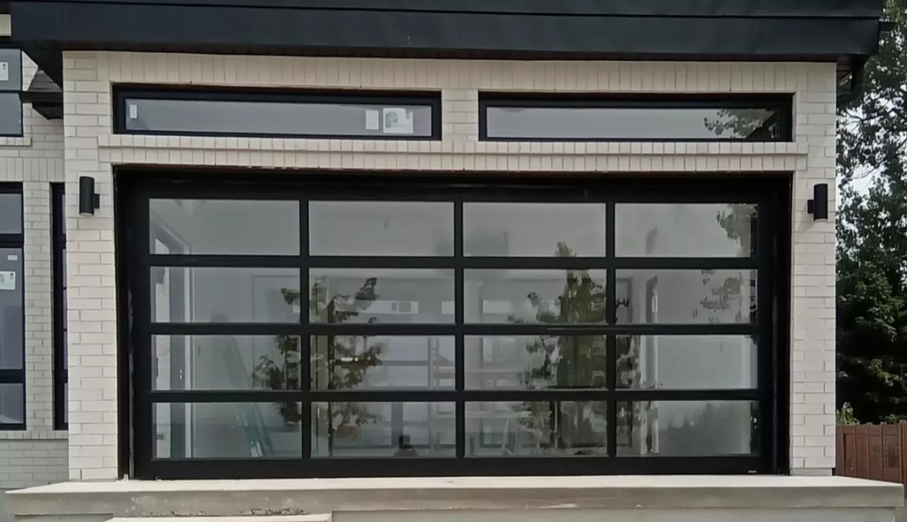 California garage door, Black