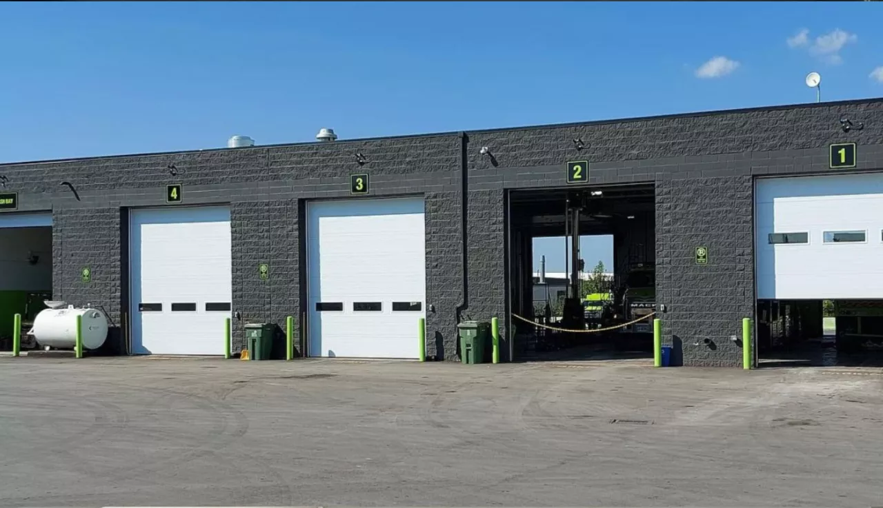 G-5000 doors, Ice White