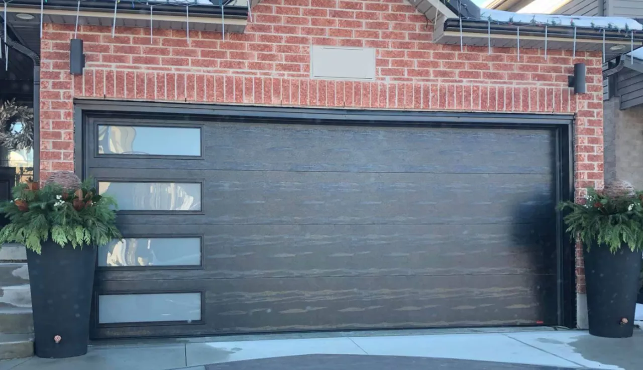 Flush garage door, Black
