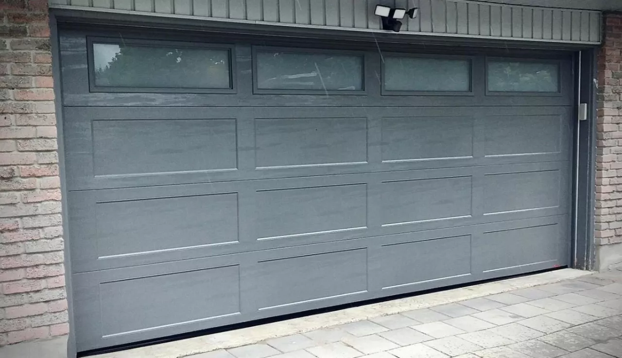 Shaker-Flat XL garage door, Black