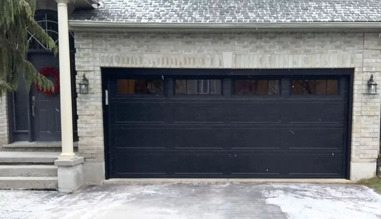 Shaker-Flat XL garage door, Black